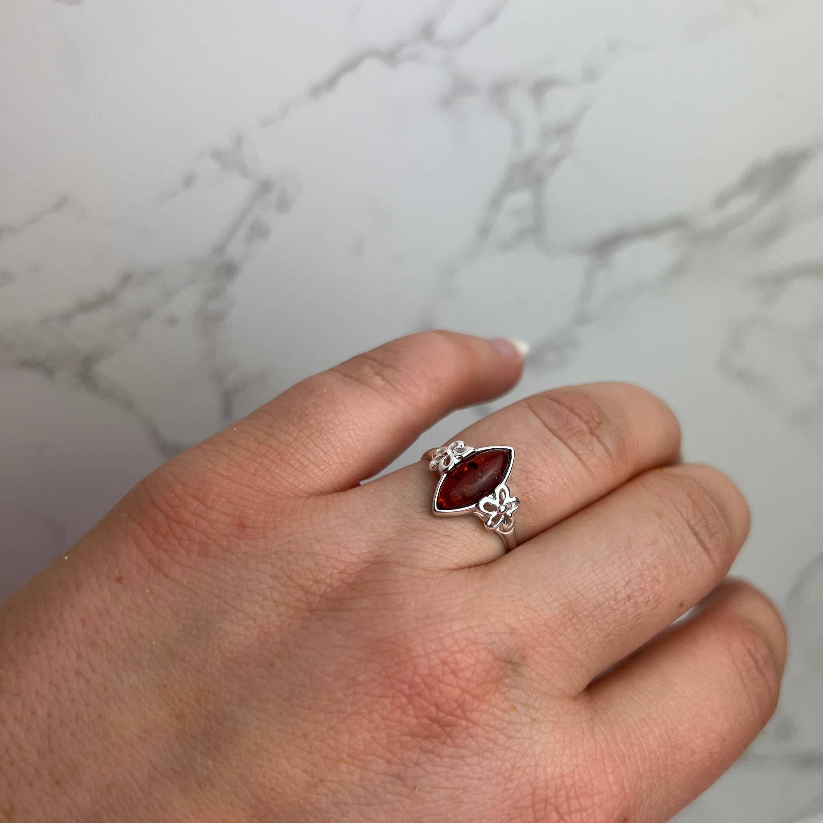 925 Sterling Silver & Genuine Baltic Amber Flower Ring - GL409