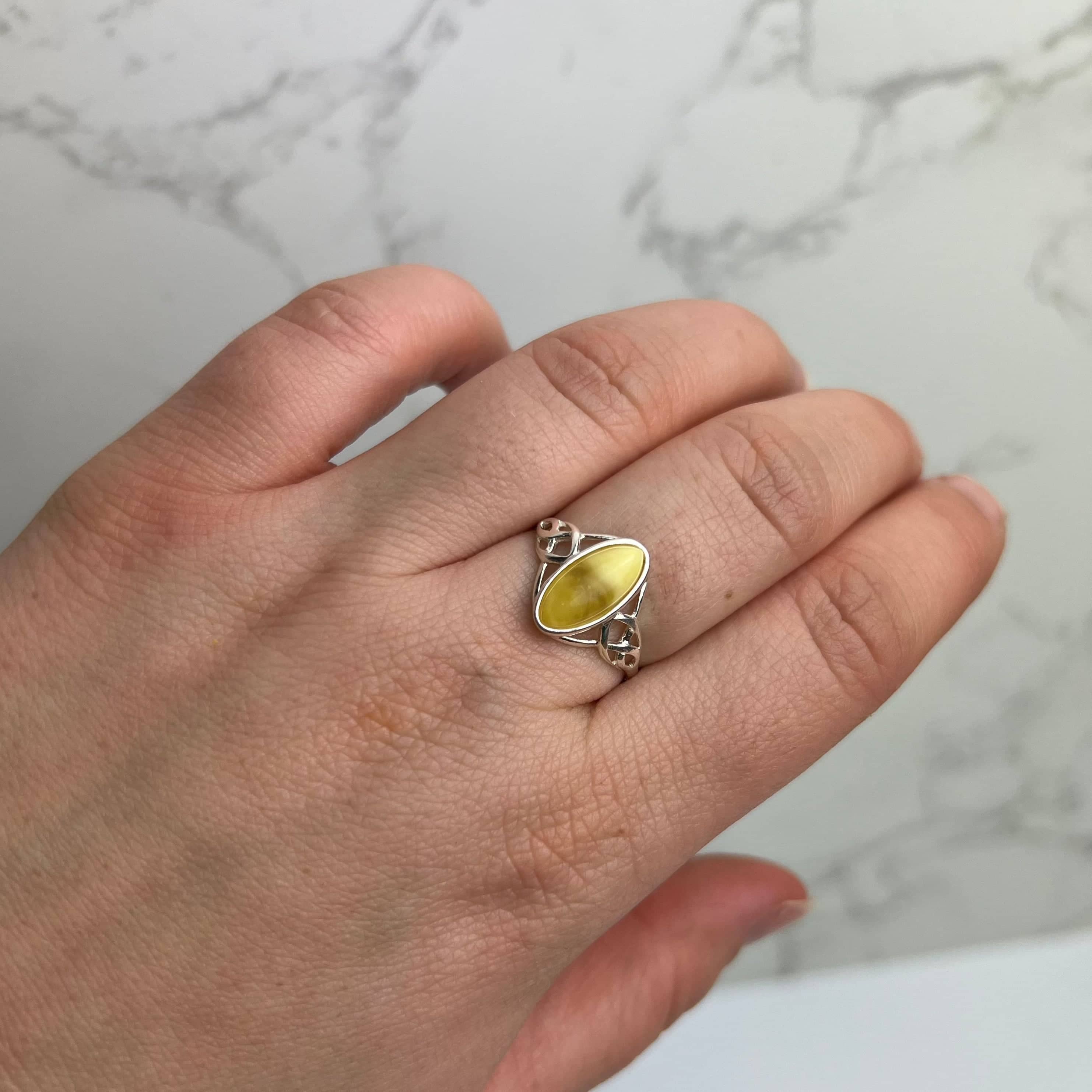 925 Sterling Silver & Baltic Amber Celtic Ring - GL452