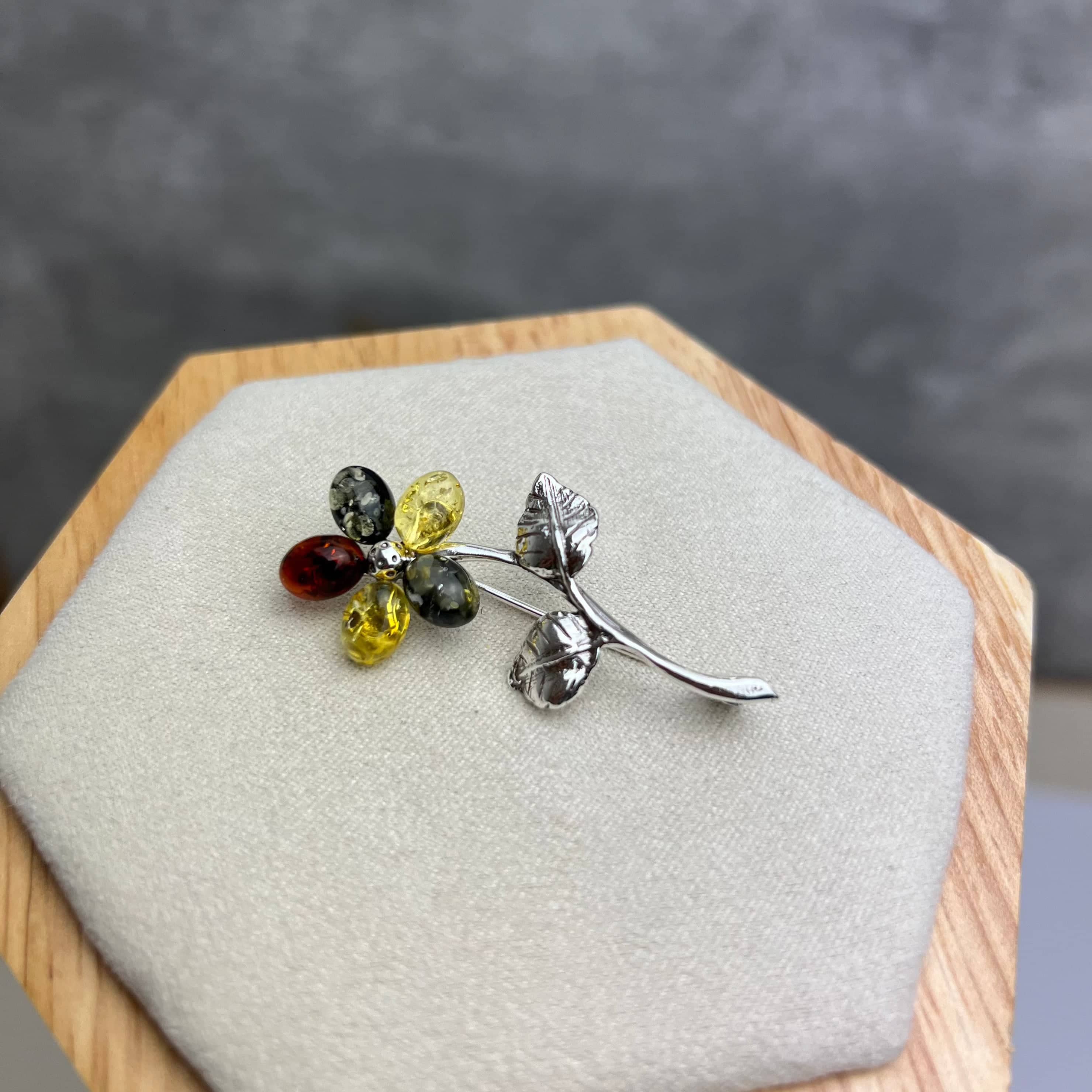 925 Sterling Silver & Baltic Amber Flower Brooch - 4015
