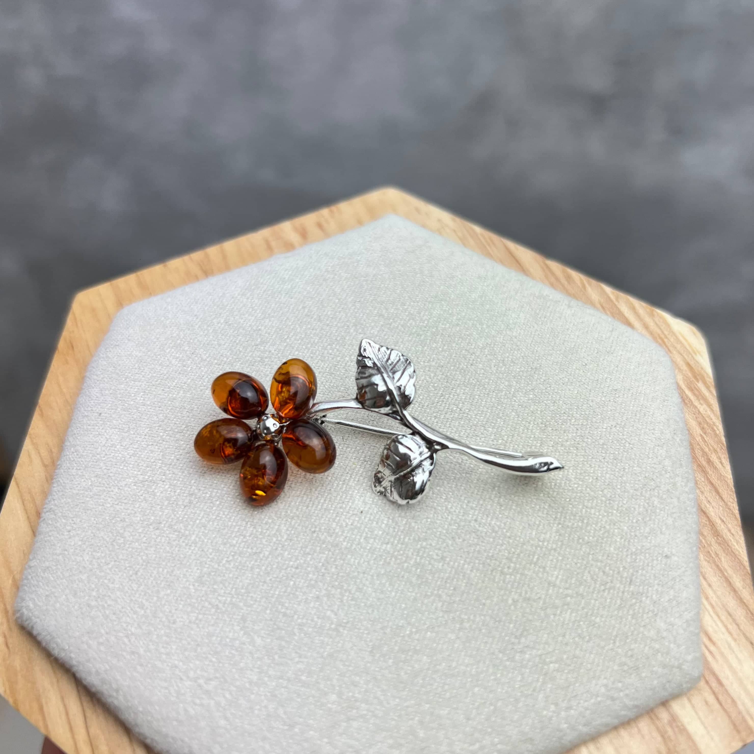925 Sterling Silver & Baltic Amber Flower Brooch - 4015