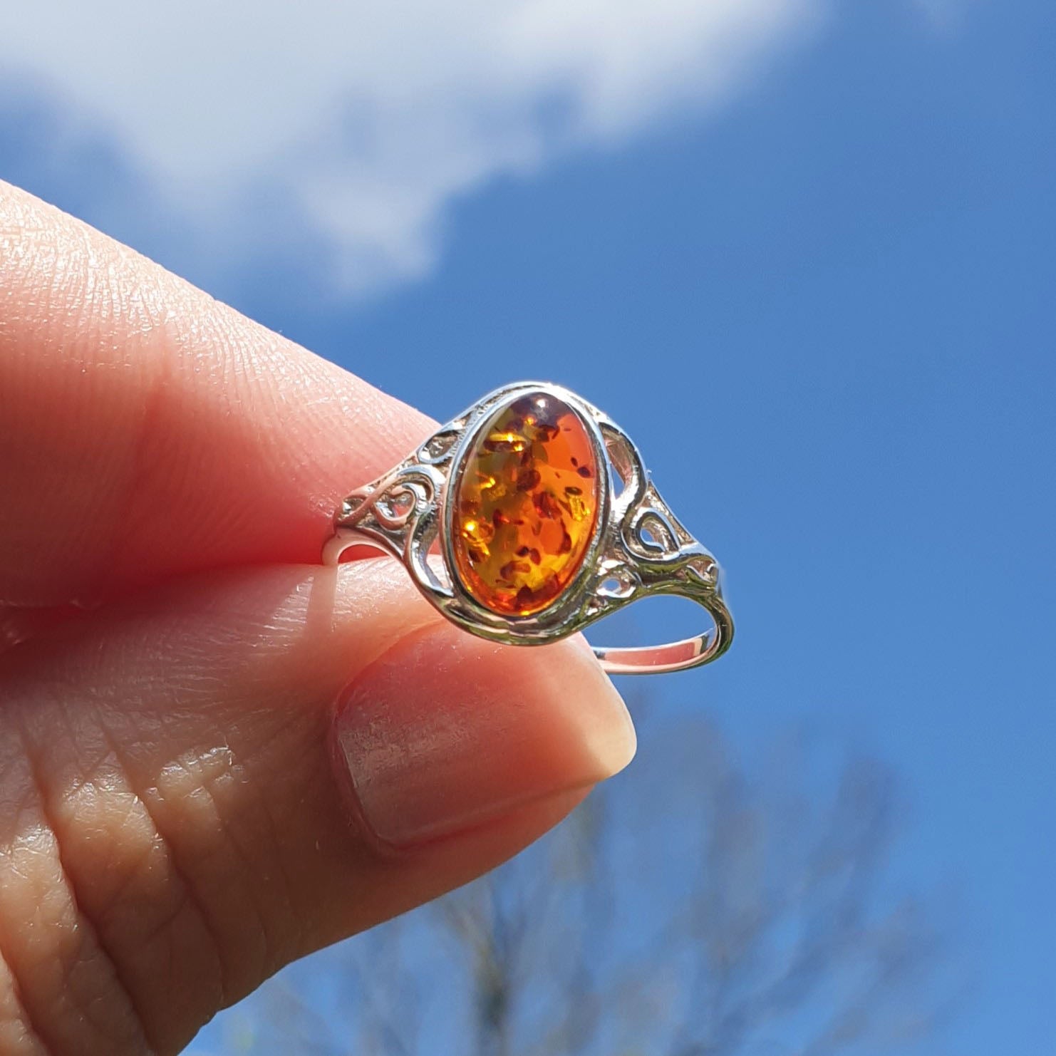 925 Sterling Silver & Oval Baltic Amber Classic Ring - M713