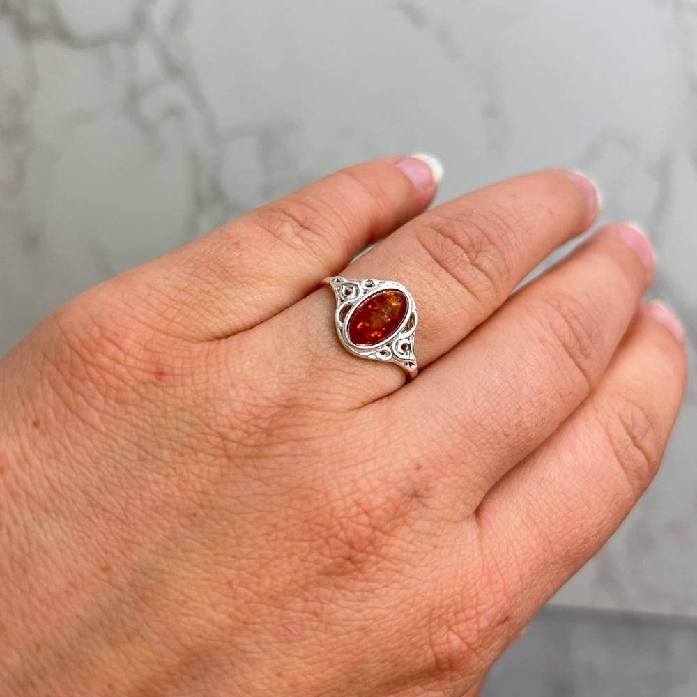 925 Sterling Silver & Oval Baltic Amber Classic Ring - M713