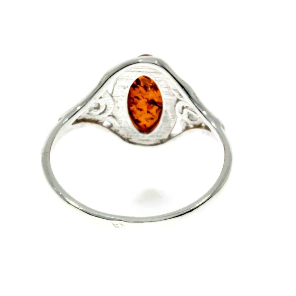 925 Sterling Silver & Oval Baltic Amber Classic Ring - M713