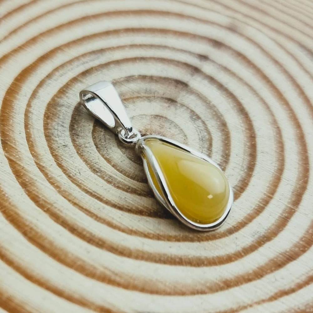 925 Sterling Silver & Genuine Baltic Amber Modern Teardrop Pendant - G235