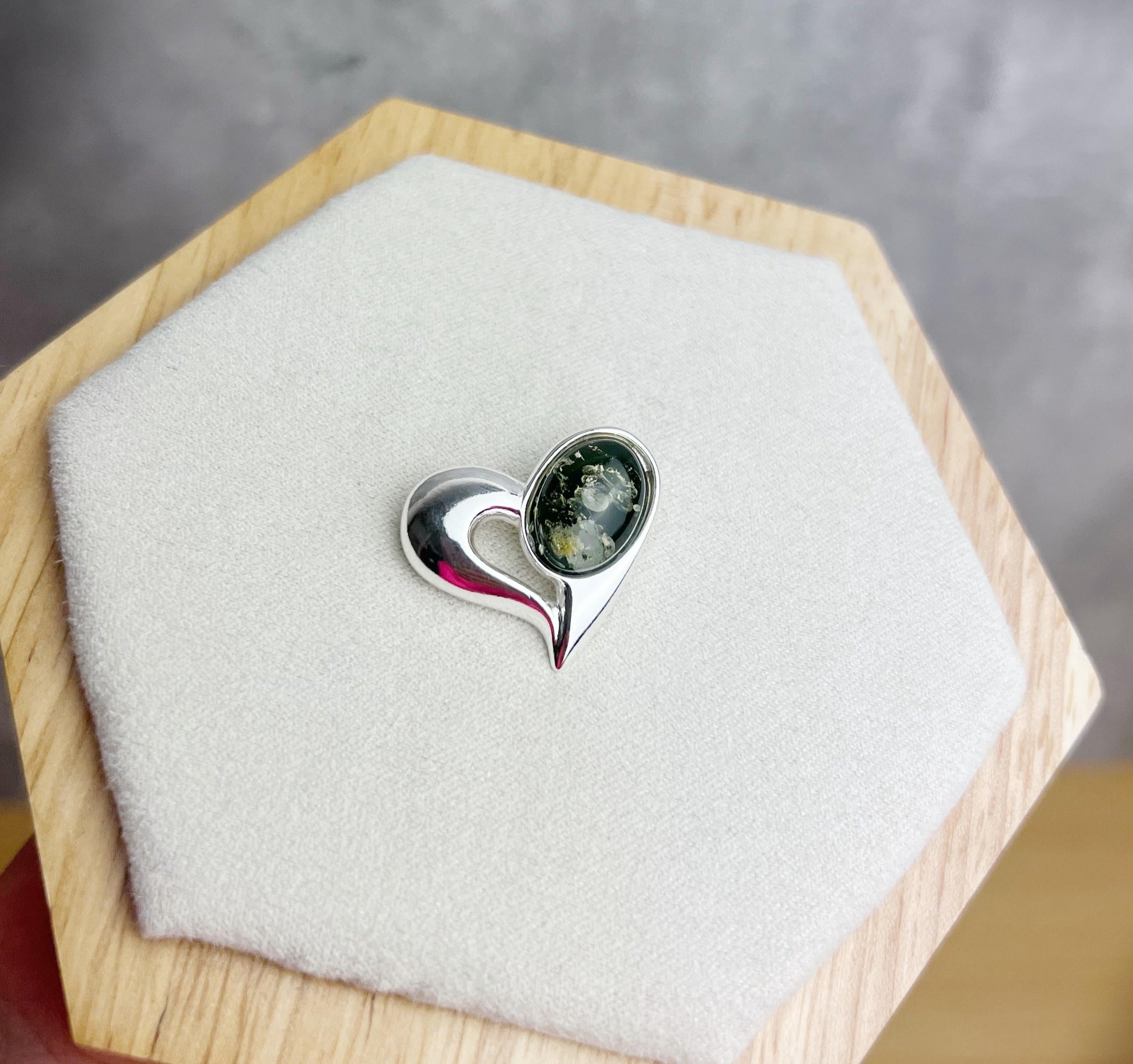 925 Sterling Silver & Baltic Amber Heart Brooch - GL816